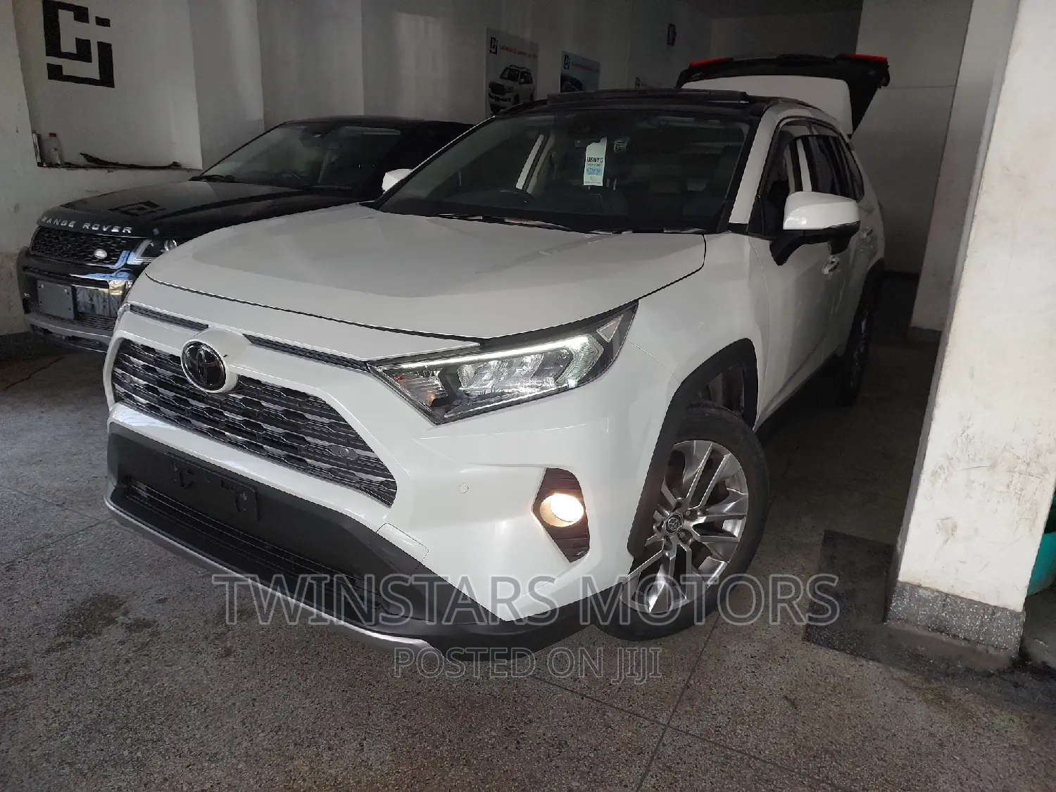 Toyota RAV4 XLE Premium AWD 2019 White