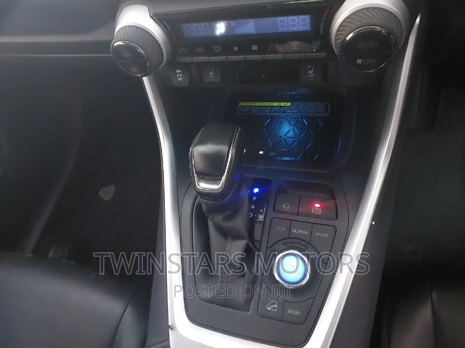Toyota RAV4 XLE Premium AWD 2019 White