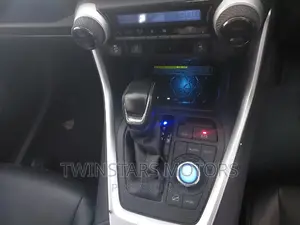 Toyota RAV4 XLE Premium AWD 2019 White
