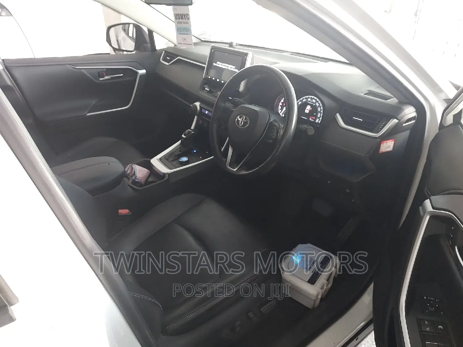 Toyota RAV4 XLE Premium AWD 2019 White