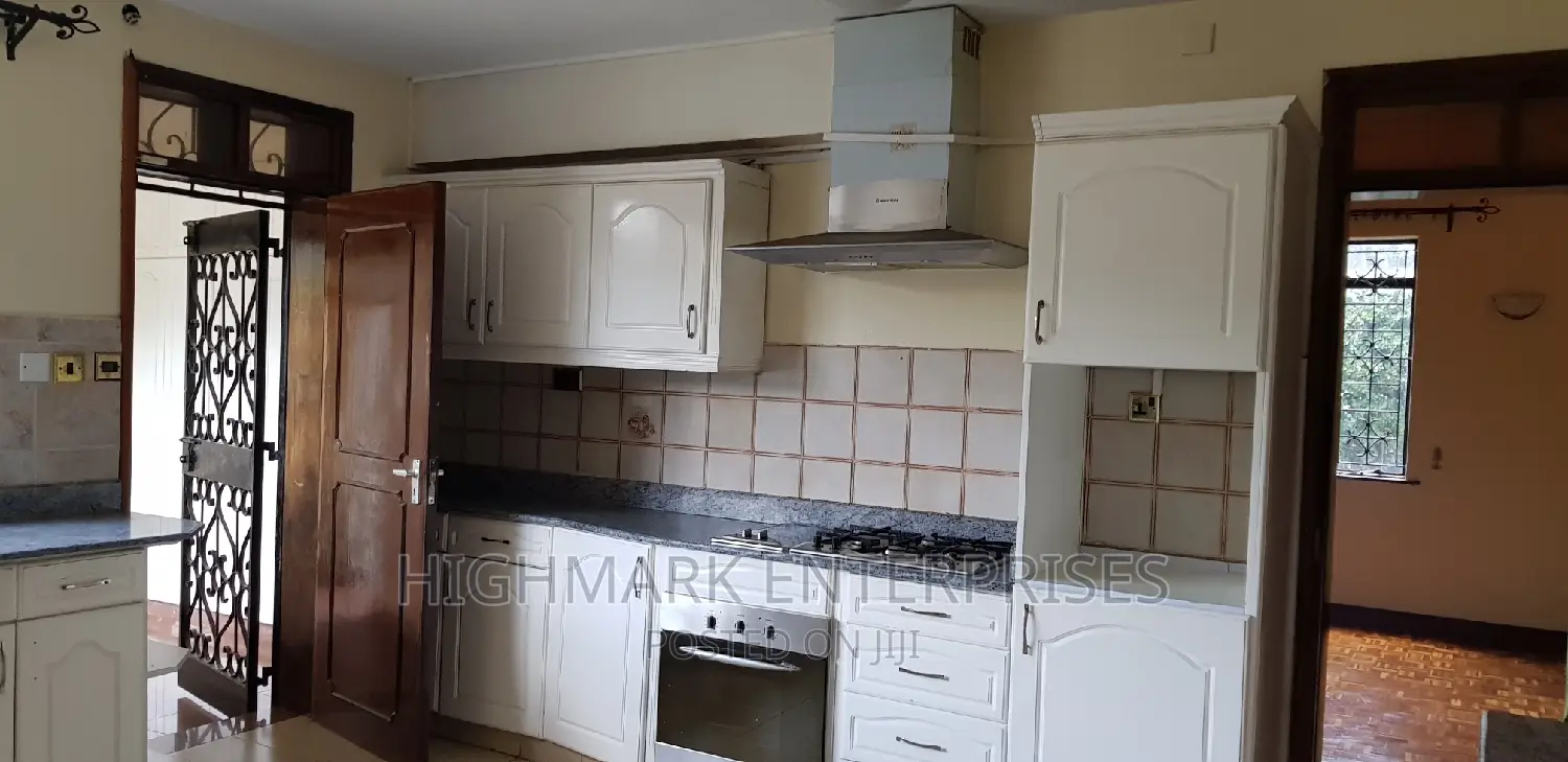 5bdrm Maisonette in Ridgeways for sale