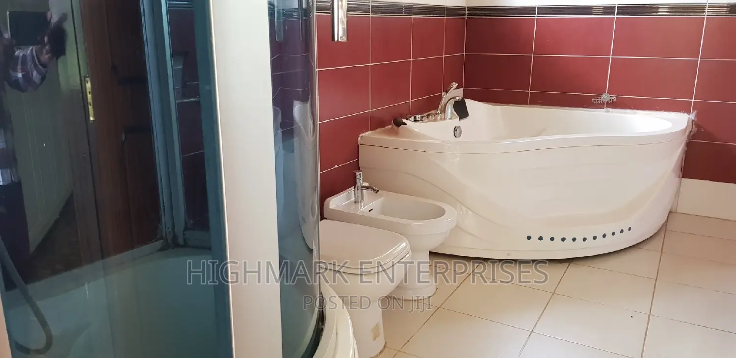 5bdrm Maisonette in Ridgeways for sale