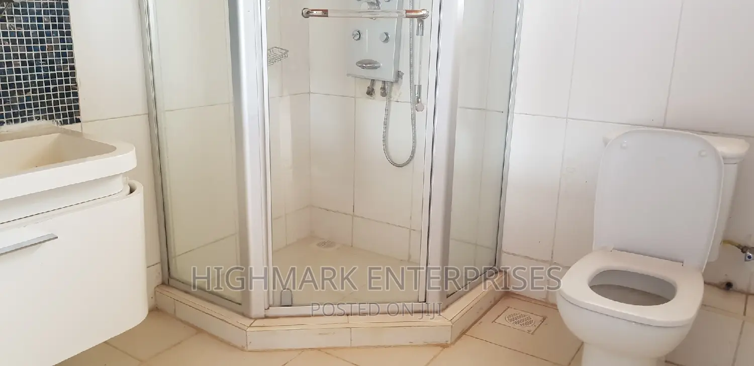 5bdrm Maisonette in Ridgeways for sale