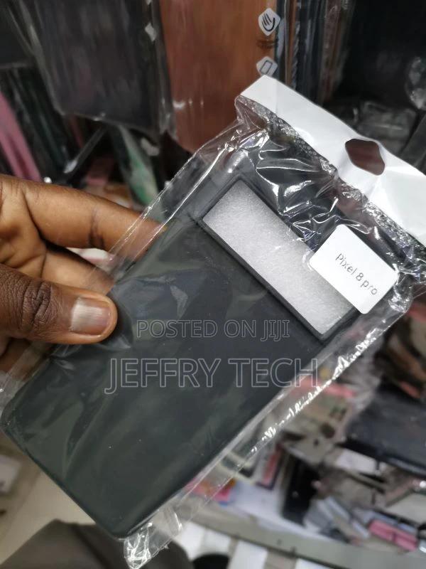 Google Pixel 8 Pro Silicone Case (Charcoal) - thumbnail 2