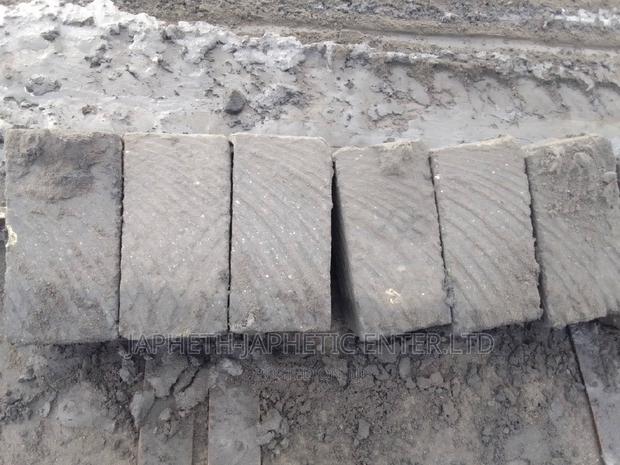 Ndarugo Machine Cuts Stones,Very Strong - thumbnail 3