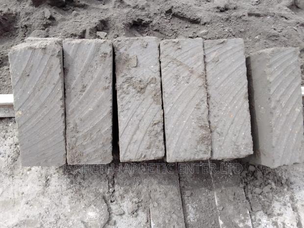 Ndarugo Machine Cuts Stones,Very Strong - main view