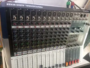 Powered Mixing Console 12 Channels