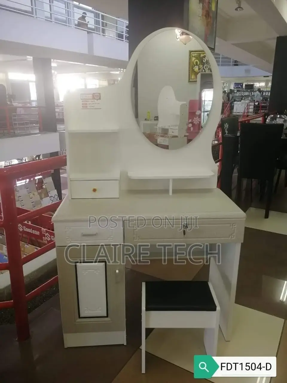 Dressing Table With Fixed Mirror