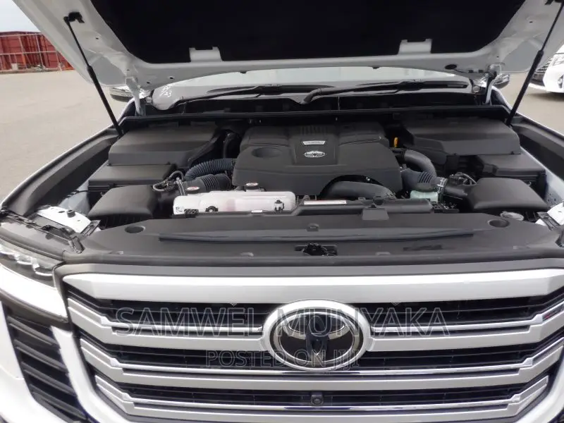 New Toyota Land Cruiser J300 4.0 2022 Pearl