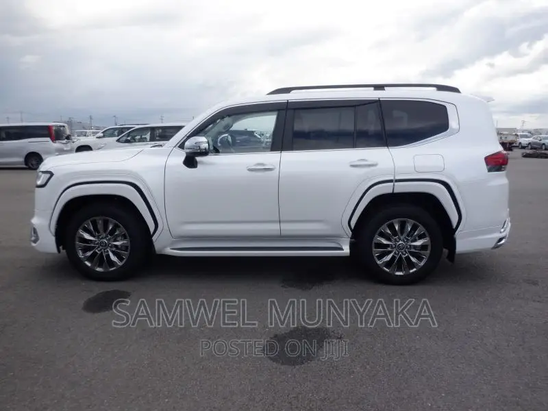 New Toyota Land Cruiser J300 4.0 2022 Pearl