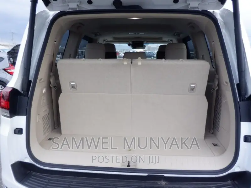 New Toyota Land Cruiser J300 4.0 2022 Pearl