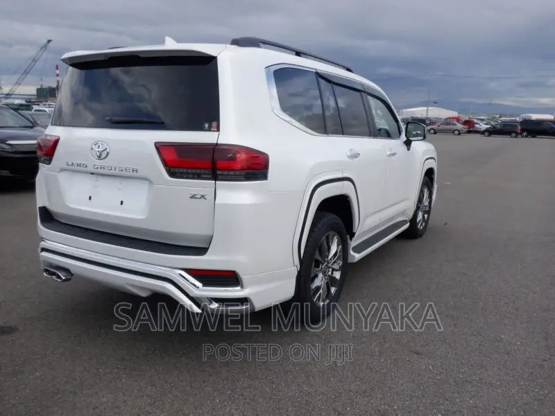 New Toyota Land Cruiser J300 4.0 2022 Pearl