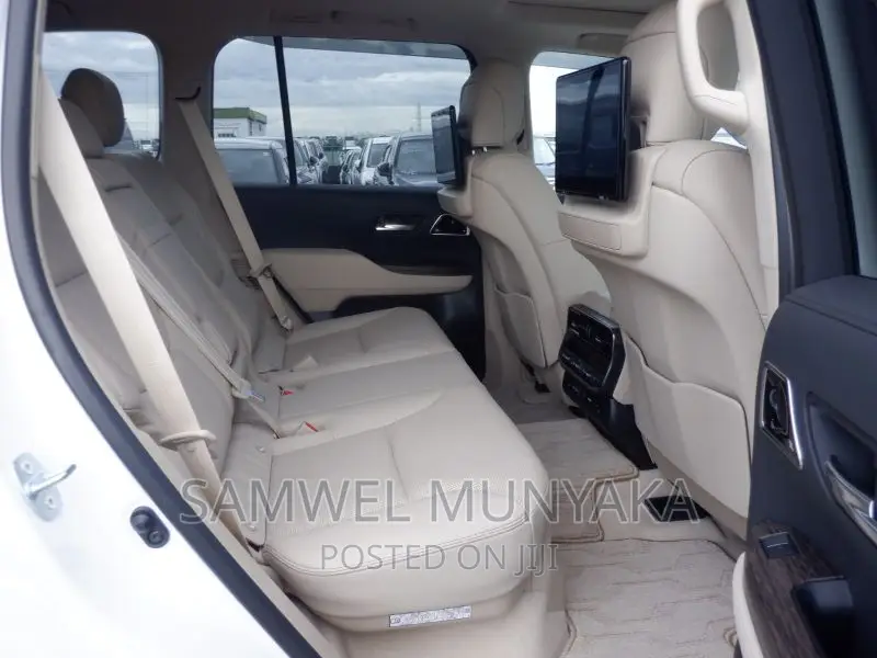 New Toyota Land Cruiser J300 4.0 2022 Pearl