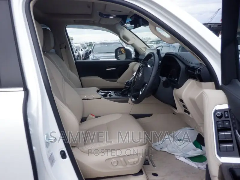 New Toyota Land Cruiser J300 4.0 2022 Pearl