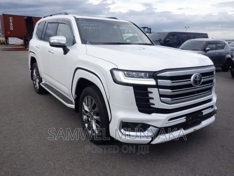 New Toyota Land Cruiser J300 4.0 2022 Pearl
