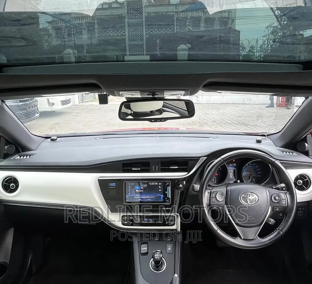 Toyota Auris 2016 Red