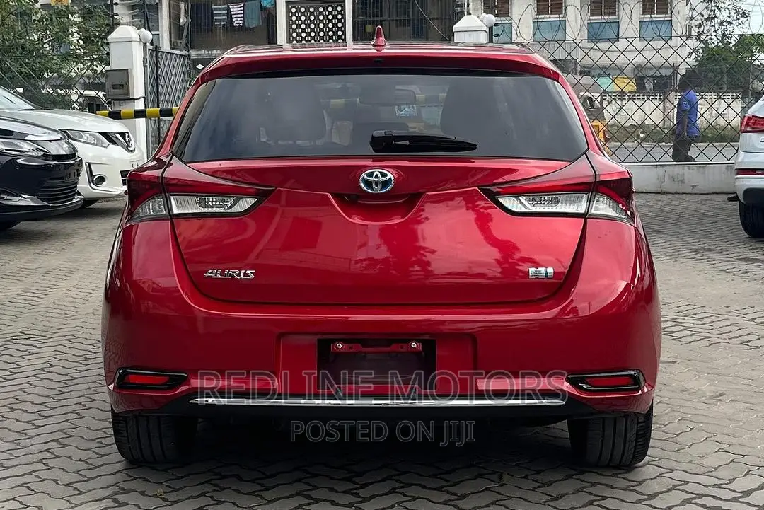 Toyota Auris 2016 Red