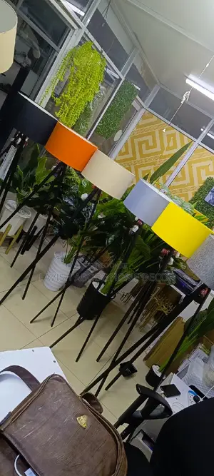Floortripod Lamp With Lampshade for Decor and Lighting