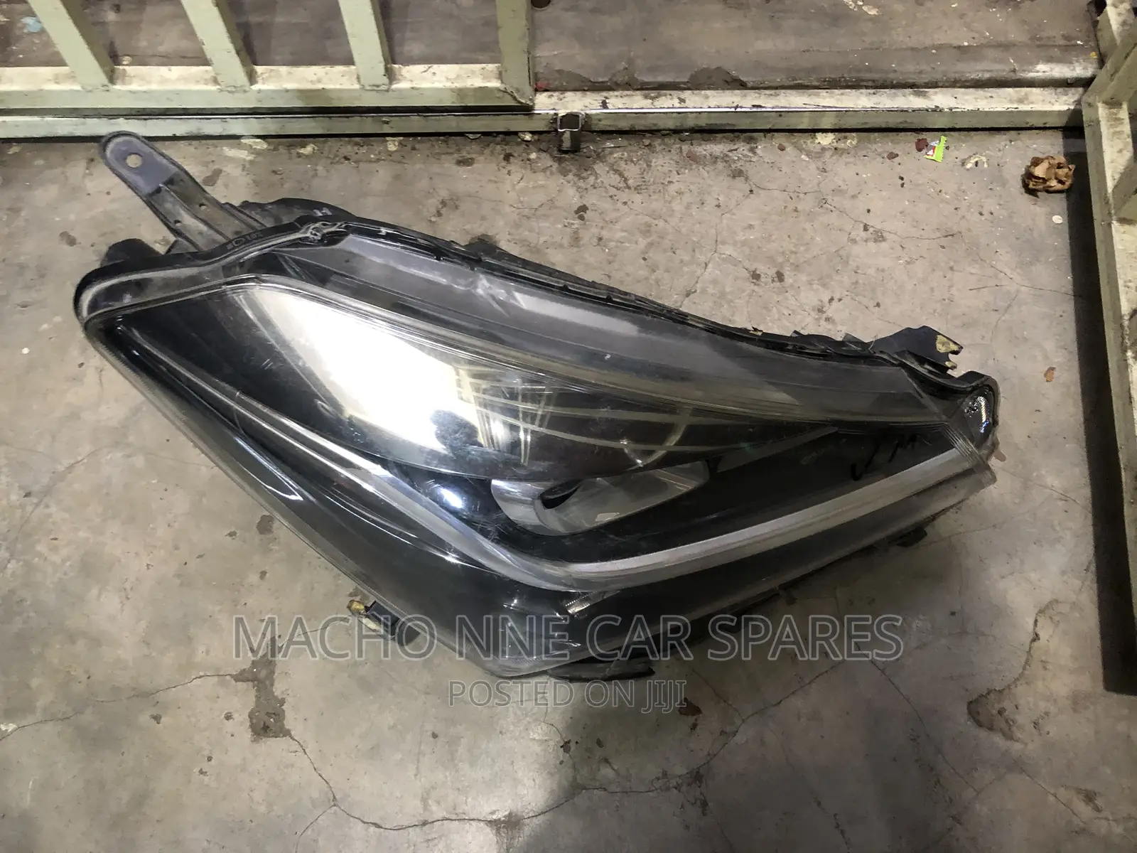 Toyota Vitz Jewella 2018 (270) Headlight