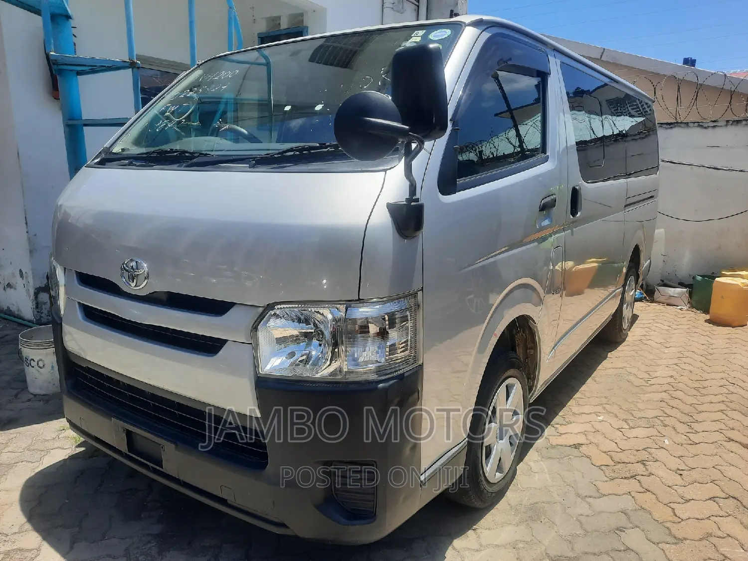 Toyota HiAce 2017 Silver