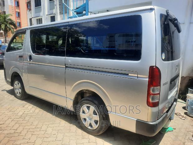Toyota HiAce 2017 Silver - thumbnail 9