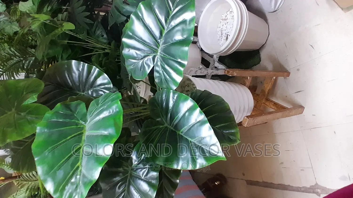 Plastic Vase, Plant and Stand KSH 3000