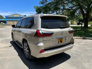Lexus LX 570 AWD 2016 Gold