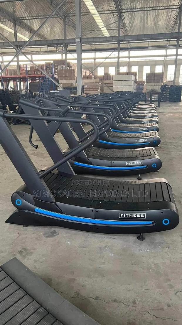 Manual Curved Treadmill – Commercial - main view