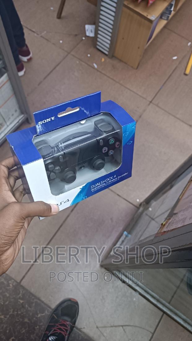 Sony PS4 Dual Shock 4 Wireless Controller - main view