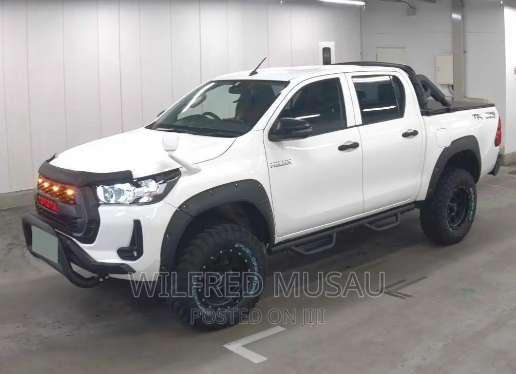 Toyota Hilux 2021 White