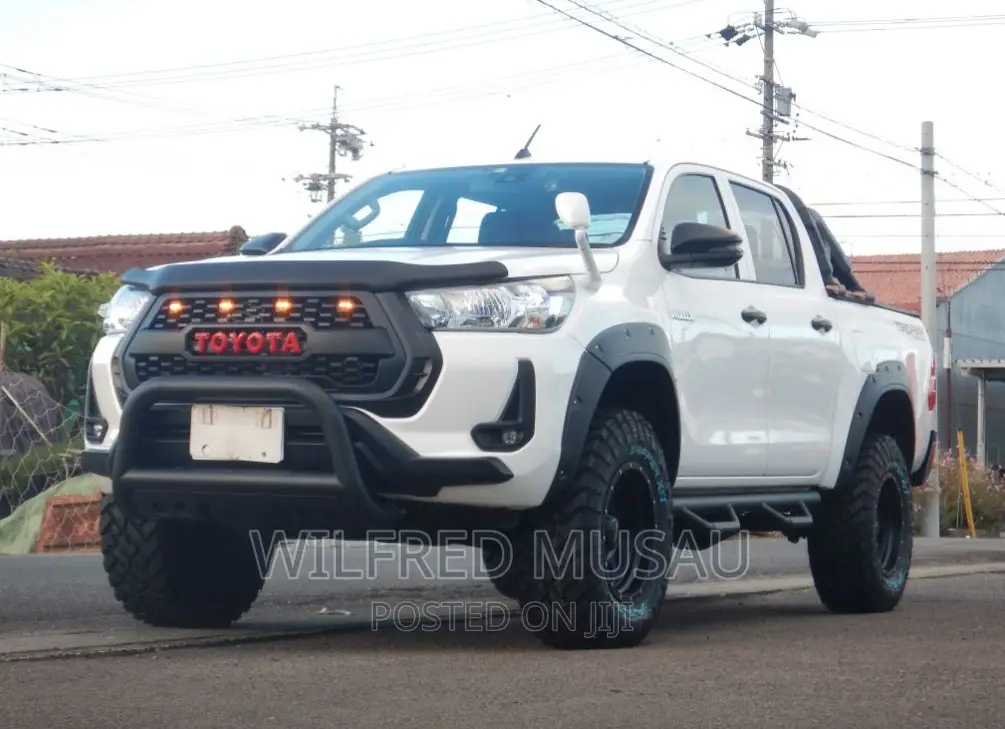 Toyota Hilux 2021 White