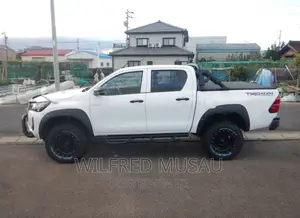 Toyota Hilux 2021 White