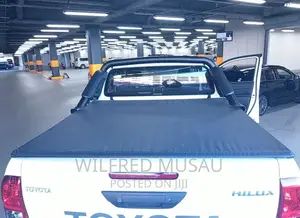 Toyota Hilux 2021 White