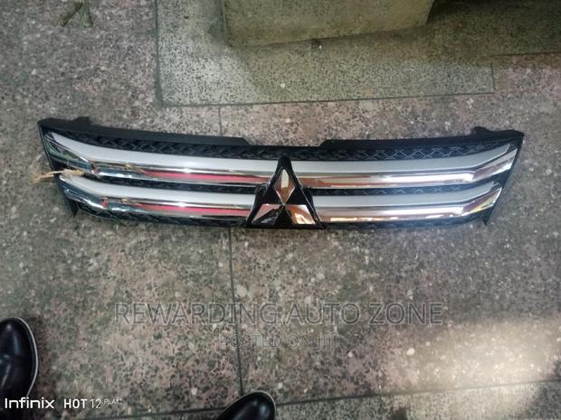 Mistubishi Outlander 2009 Model Grille. - thumbnail 2