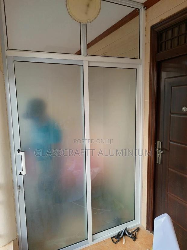Opaque Aluminum Sliding Door - thumbnail 2