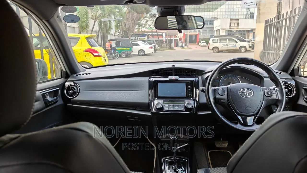 Toyota Corolla Fielder 2017 Pearl