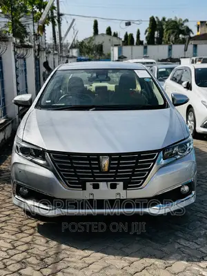Toyota Premio 2017 Silver