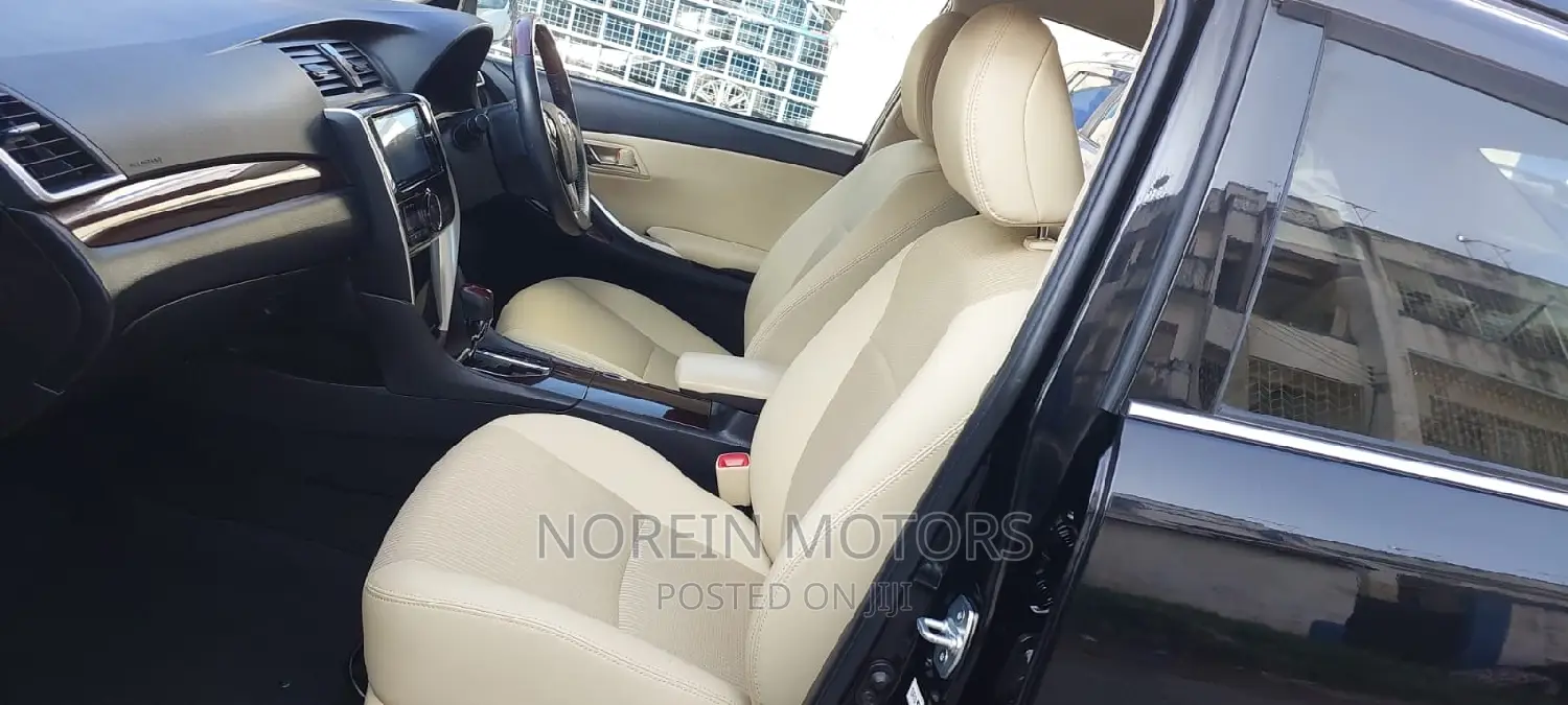 Toyota Premio 2018 Black