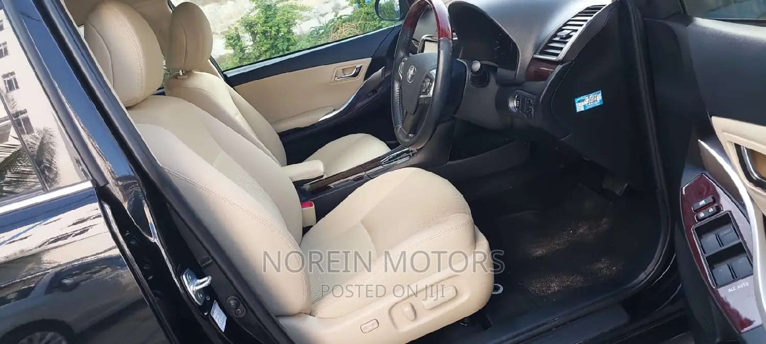 Toyota Premio 2018 Black
