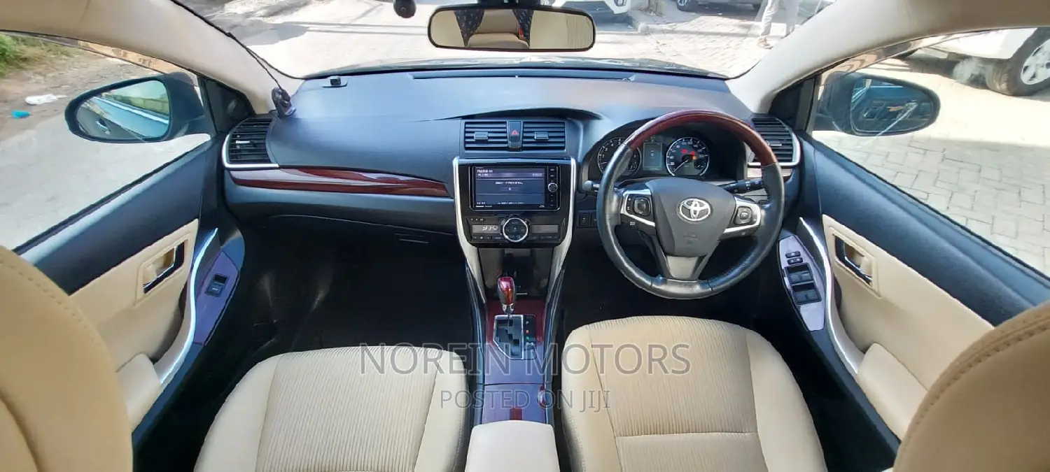 Toyota Premio 2018 Black