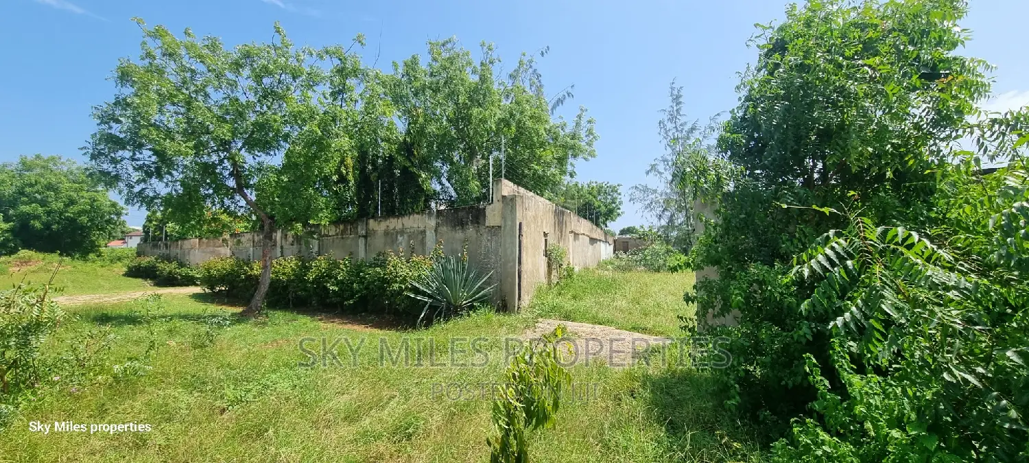 Serena, 1/2 Acre Land on Sale
