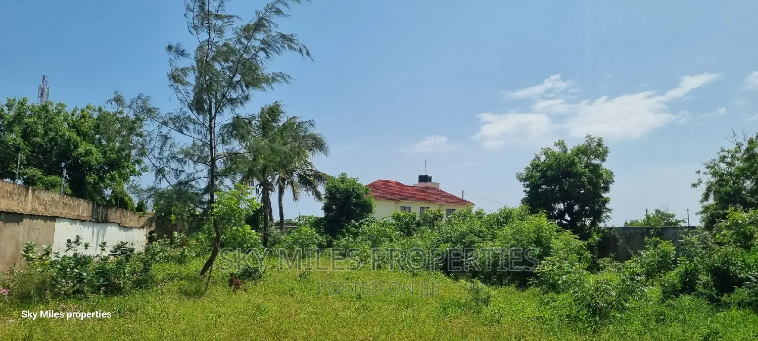 Serena, 1/2 Acre Land on Sale