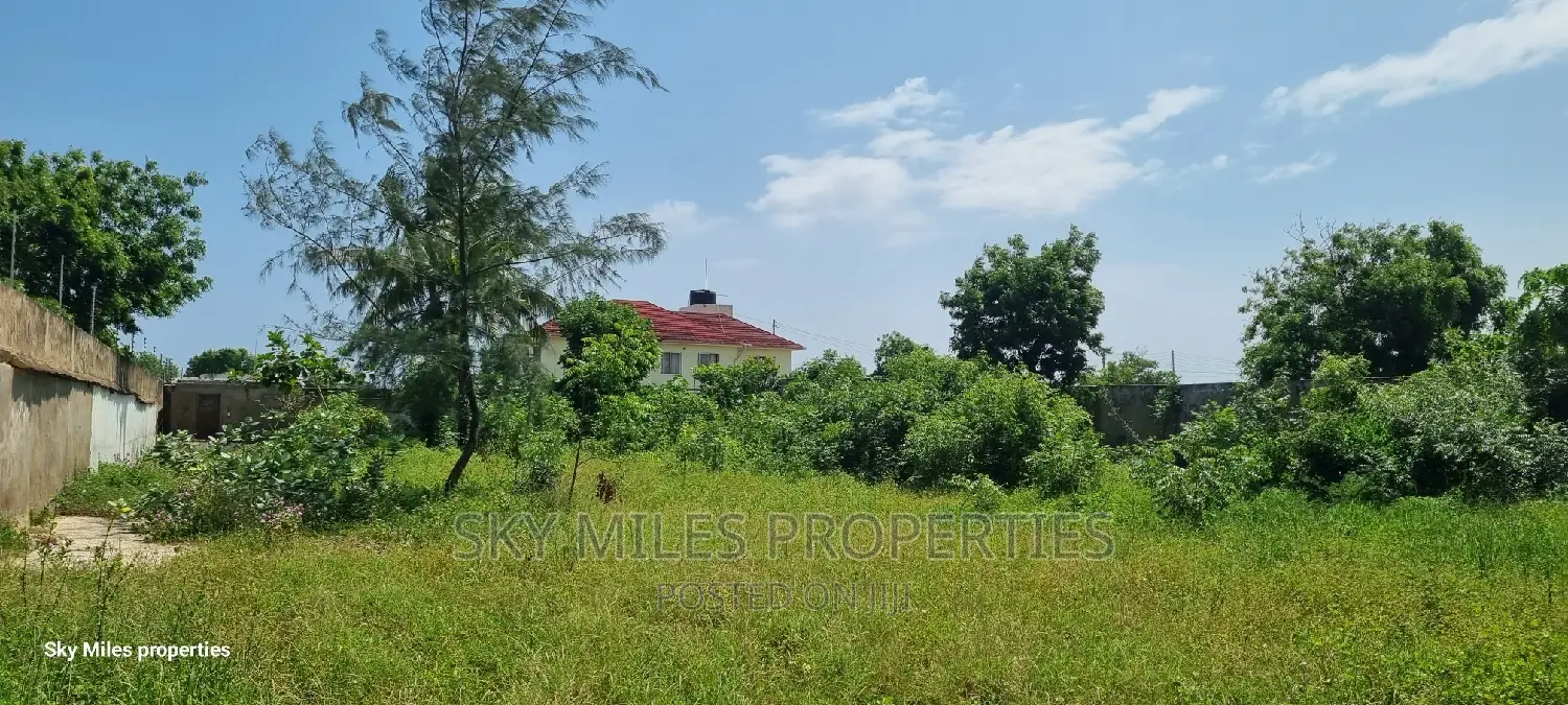 Serena, 1/2 Acre Land on Sale