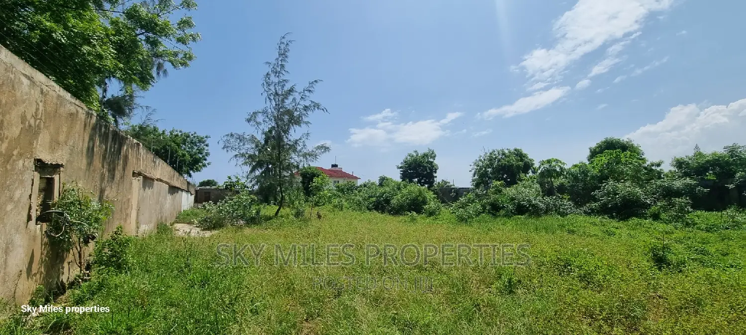 Serena, 1/2 Acre Land on Sale