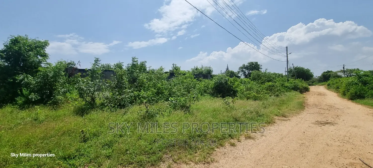 Serena, 1/2 Acre Land on Sale