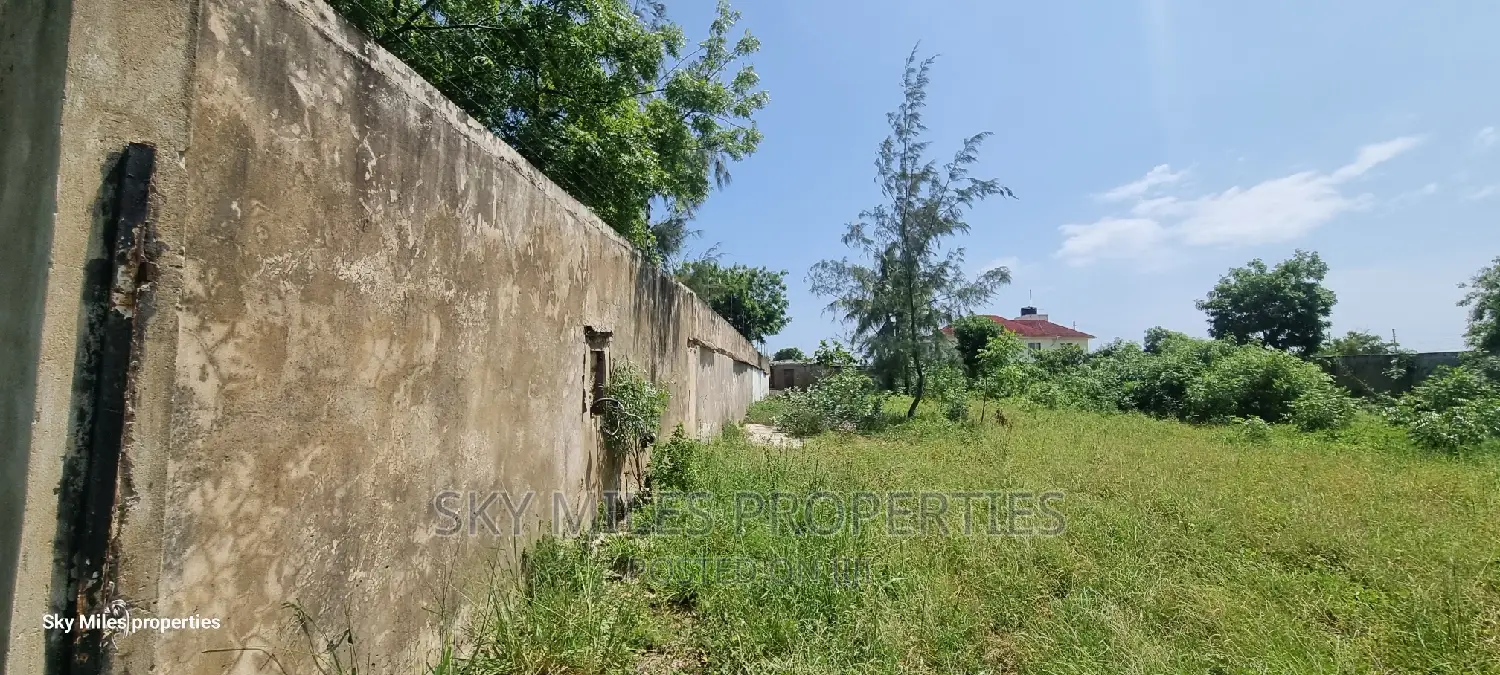 Serena, 1/2 Acre Land on Sale