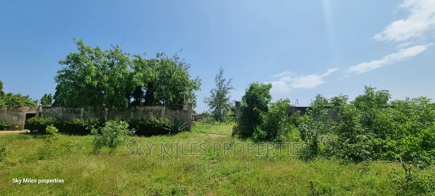 Serena, 1/2 Acre Land on Sale
