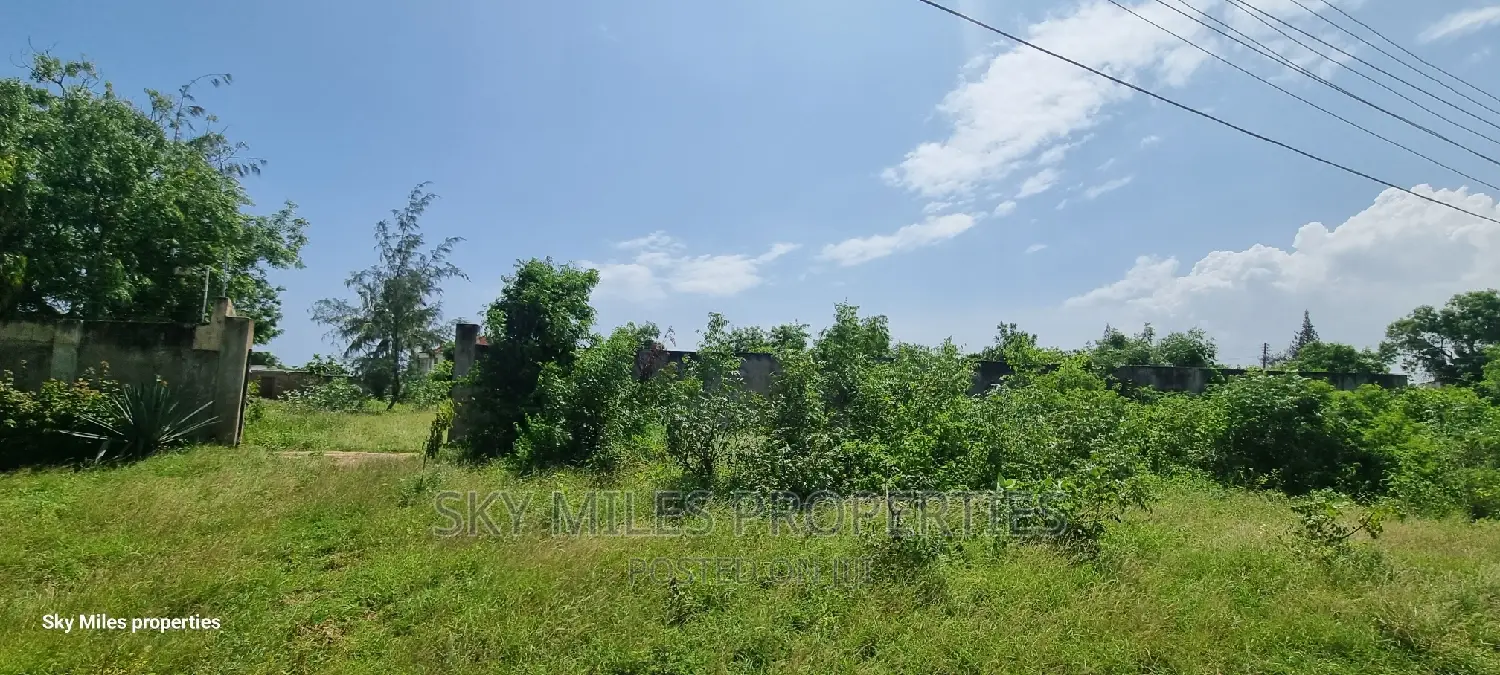 Serena, 1/2 Acre Land on Sale