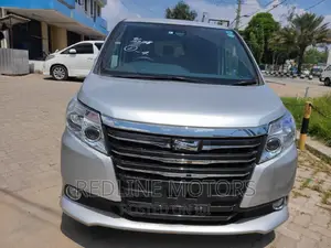 Toyota Noah 2.0 AWD (7 Seater) 2016 Silver