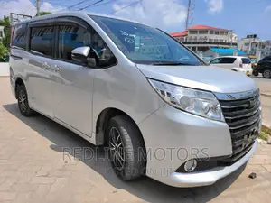 Toyota Noah 2.0 AWD (7 Seater) 2016 Silver